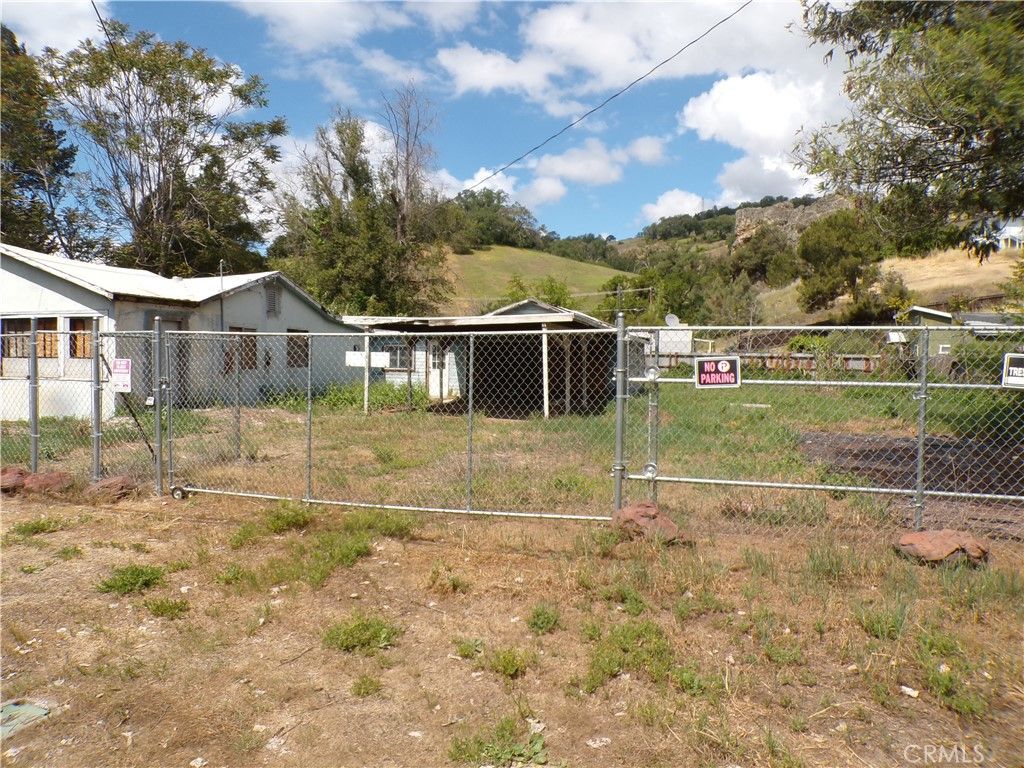 Image 4 of property listing at 4546 Foothill, Lucerne, CA 95458