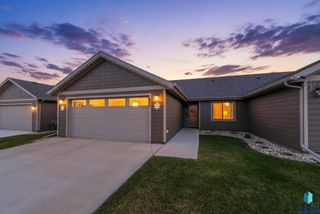 541 Brookside Pl Place, Harrisburg, SD 57032