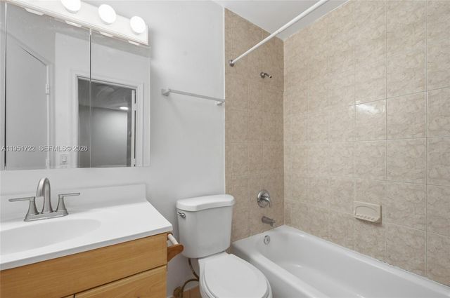 3001 NW 5th Ter 4, Pompano Beach, FL 33064