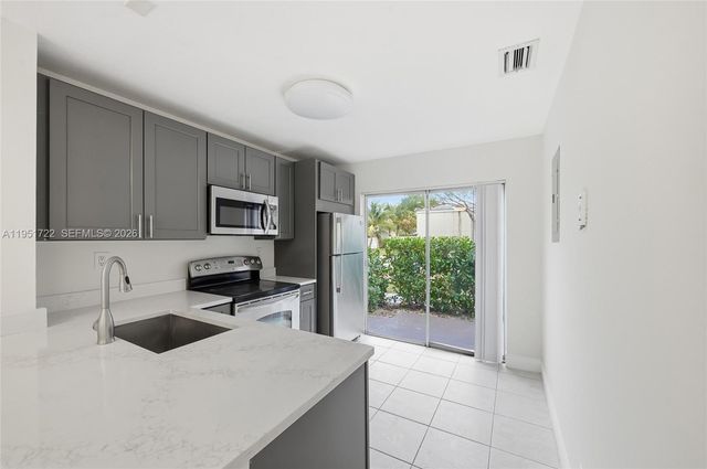 3001 NW 5th Ter 4, Pompano Beach, FL 33064