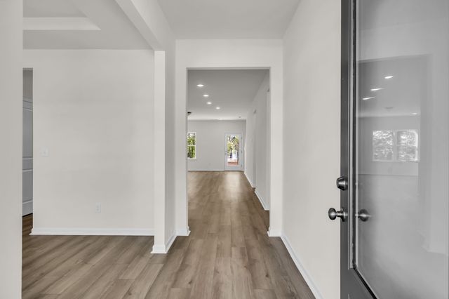 564 Nightengale Ridge Drive, Columbia, TN 38401