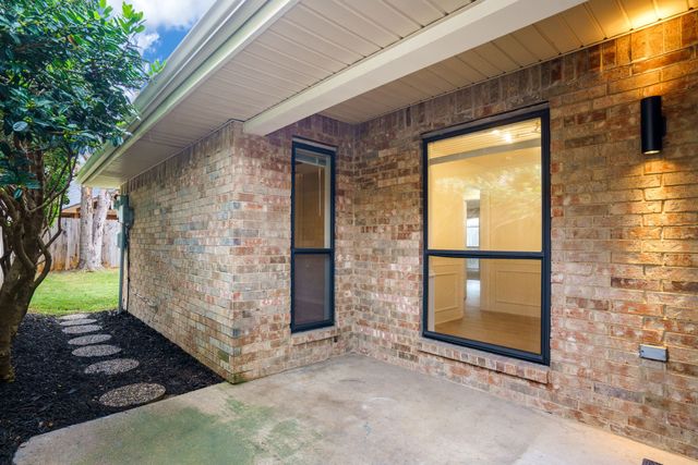 2014 Chalfont Drive, Carrollton, TX 75007