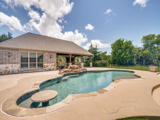 9721 Sunset Drive, Lavon, TX 75166