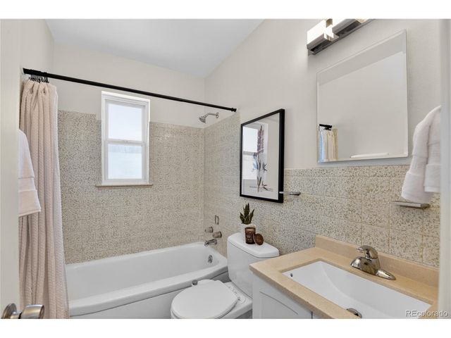 2592 S Uno Way, Denver, CO 80219