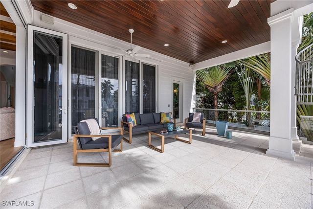 636 14th AVE S, Naples, FL 34102
