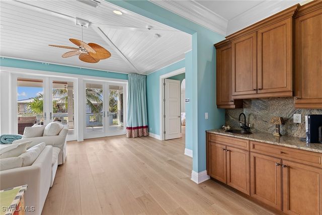 636 14th AVE S, Naples, FL 34102