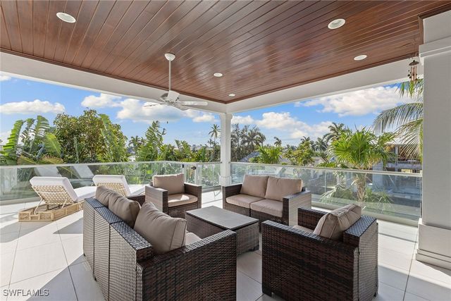 636 14th AVE S, Naples, FL 34102