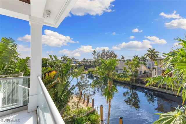 636 14th AVE S, Naples, FL 34102