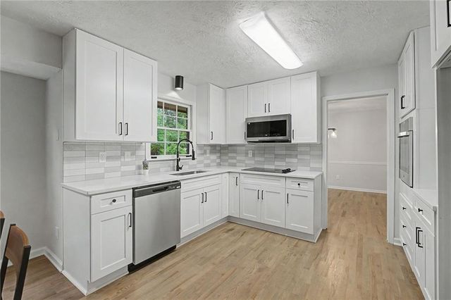 4094 Indian Trace SW, Lilburn, GA 30047