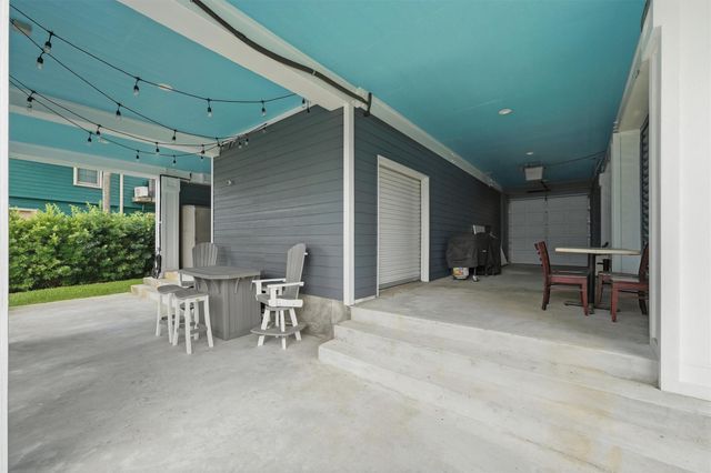 12728 E Conquistador, Galveston, TX 77554