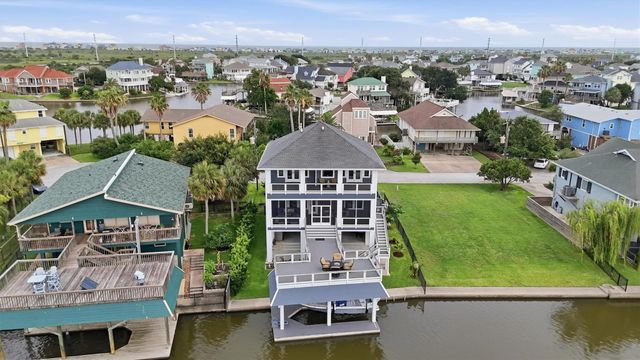 12728 E Conquistador, Galveston, TX 77554
