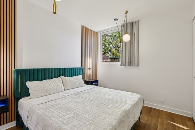 1319 N Sandburg Terrace, Chicago, IL 60610