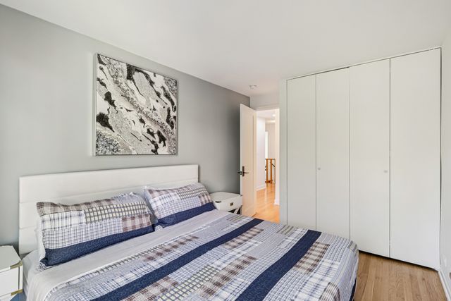 1319 N Sandburg Terrace, Chicago, IL 60610