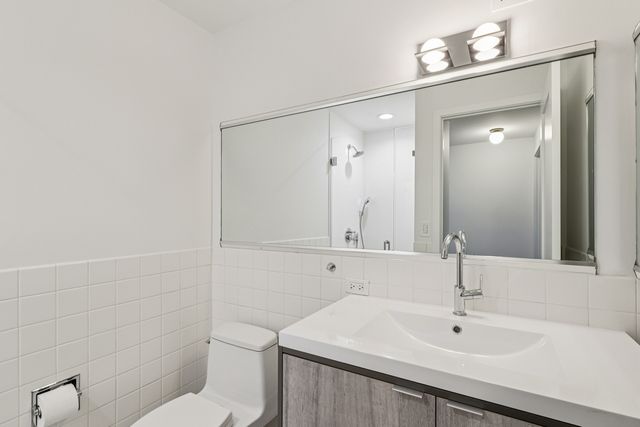 1319 N Sandburg Terrace, Chicago, IL 60610