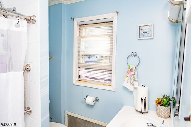 848 Cross Ave, Elizabeth City, NJ 07208