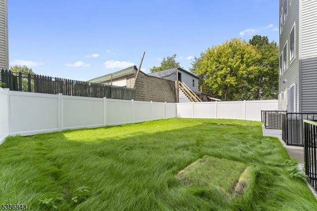 121 Osborne Ter, Newark City, NJ 07108