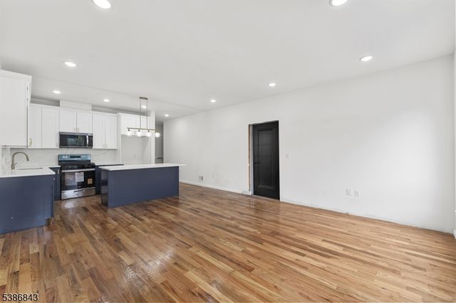 121 Osborne Ter, Newark City, NJ 07108
