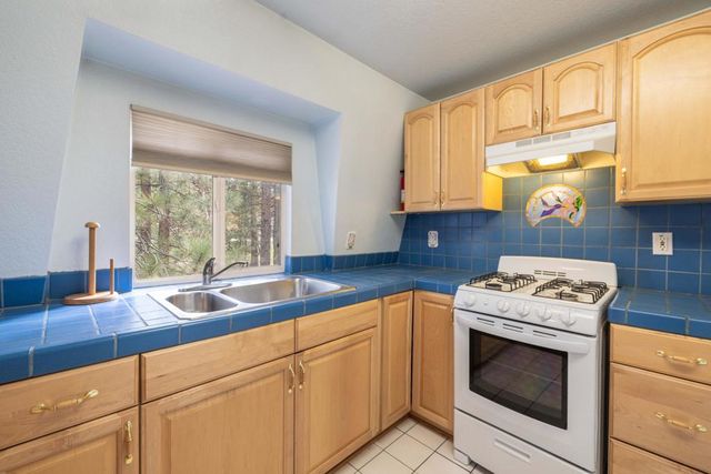 542 Cottage Lane, Big Bear, CA 92315