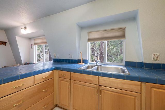 542 Cottage Lane, Big Bear, CA 92315