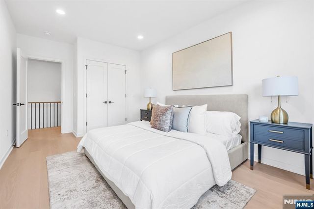 7 Fey Place, Oradell, NJ 07649