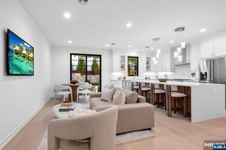 7 Fey Place, Oradell, NJ 07649