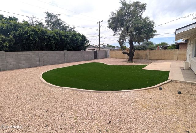 8127 E MITCHELL Drive, Scottsdale, AZ 85251