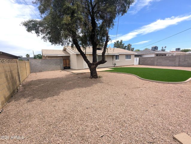 8127 E MITCHELL Drive, Scottsdale, AZ 85251
