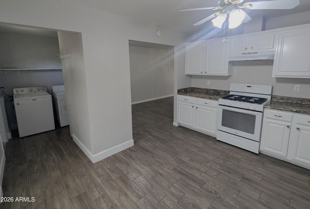 8127 E MITCHELL Drive, Scottsdale, AZ 85251