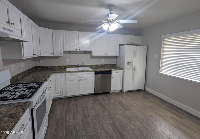 8127 E MITCHELL Drive, Scottsdale, AZ 85251