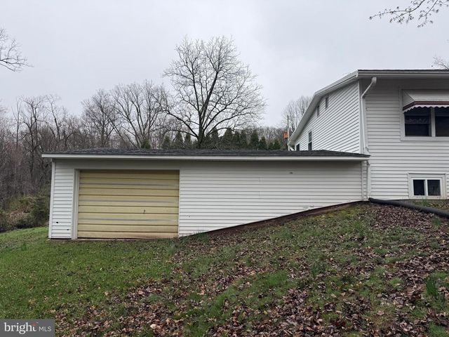 21 CREST LN, Palmyra, PA 17078