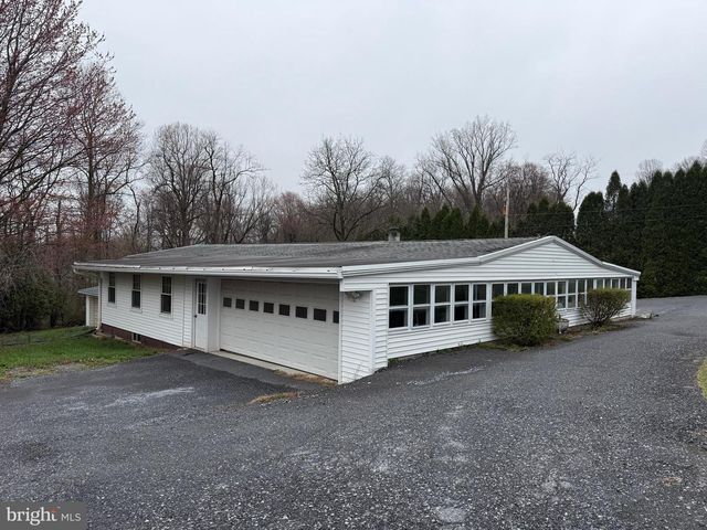 21 CREST LN, Palmyra, PA 17078