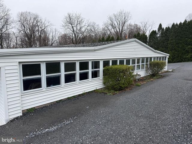 21 CREST LN, Palmyra, PA 17078