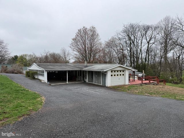 21 CREST LN, Palmyra, PA 17078