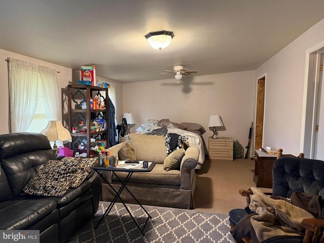 21 CREST LN, Palmyra, PA 17078