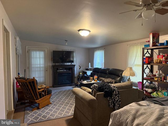 21 CREST LN, Palmyra, PA 17078