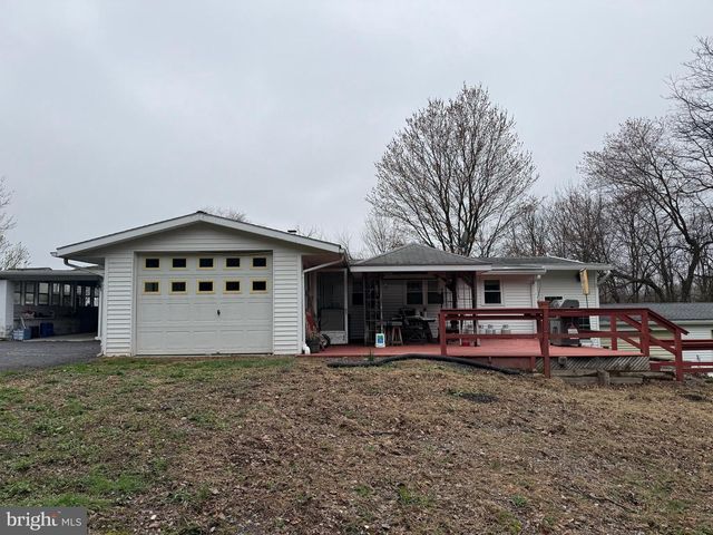 21 CREST LN, Palmyra, PA 17078