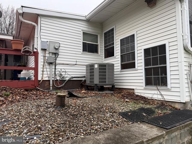 21 CREST LN, Palmyra, PA 17078