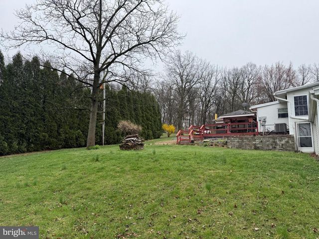 21 CREST LN, Palmyra, PA 17078