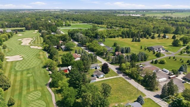 4665 N River Road, Freeland, MI 48623