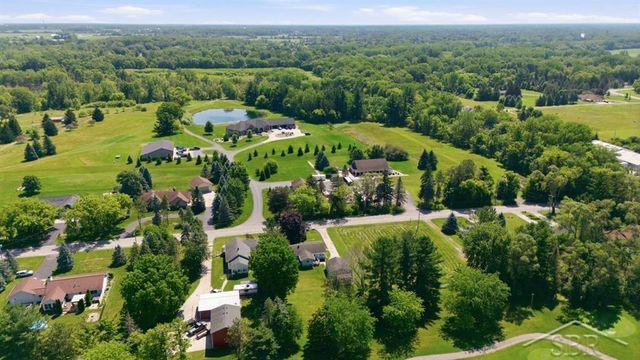 4665 N River Road, Freeland, MI 48623