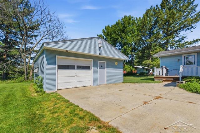 4665 N River Road, Freeland, MI 48623