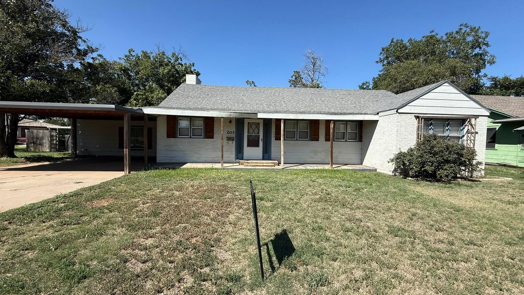 203 NE Alpine, Plainview, TX 79072