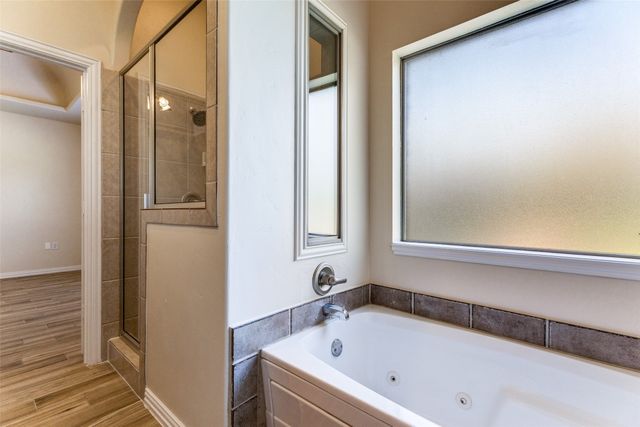 3301 Hiawatha Trail, Lake Worth, TX 76135