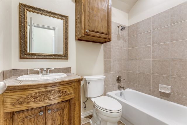 3301 Hiawatha Trail, Lake Worth, TX 76135