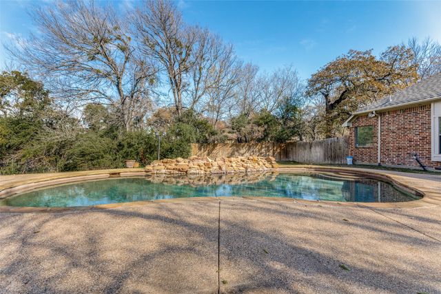 3301 Hiawatha Trail, Lake Worth, TX 76135