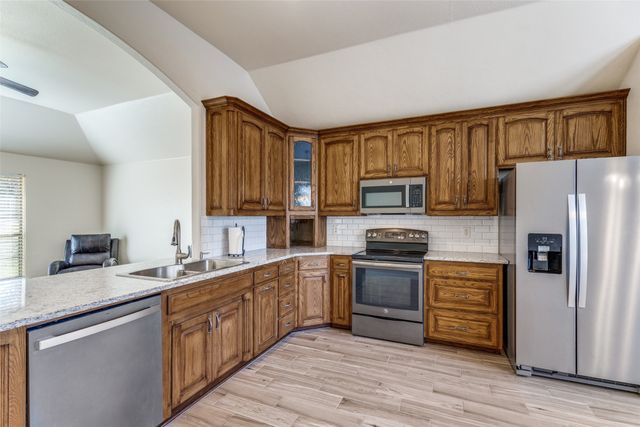 3301 Hiawatha Trail, Lake Worth, TX 76135