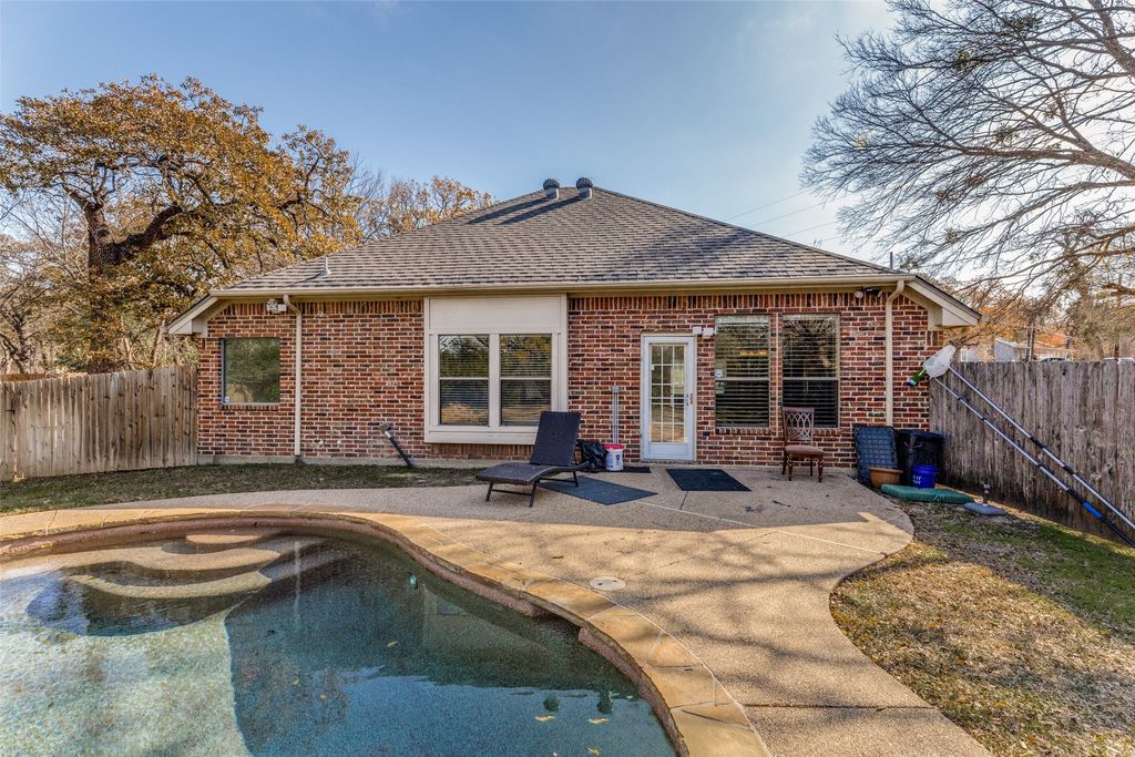 3301 Hiawatha Trail, Lake Worth, TX 76135