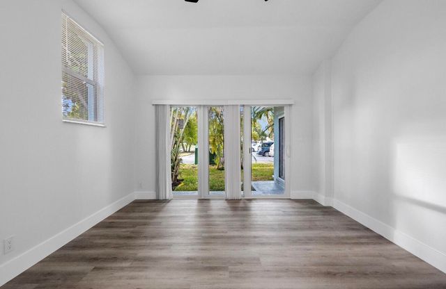 5586 N LAKEWOOD Circle A, Margate, FL 33063