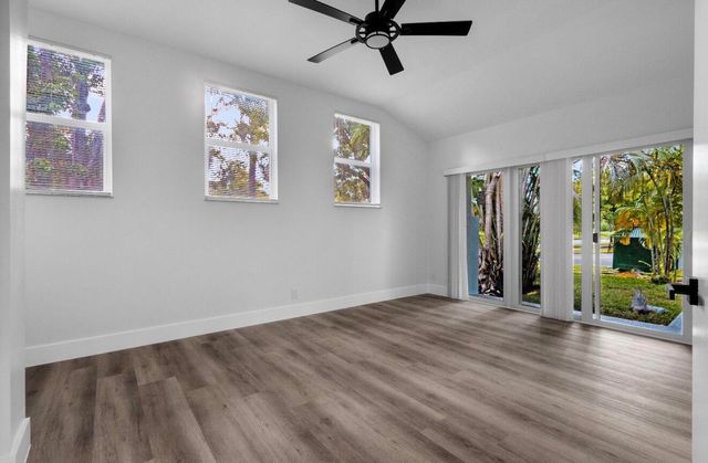 5586 N LAKEWOOD Circle A, Margate, FL 33063