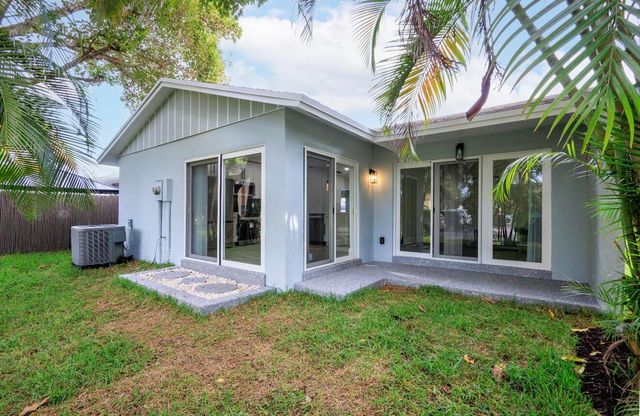 5586 N LAKEWOOD Circle A, Margate, FL 33063